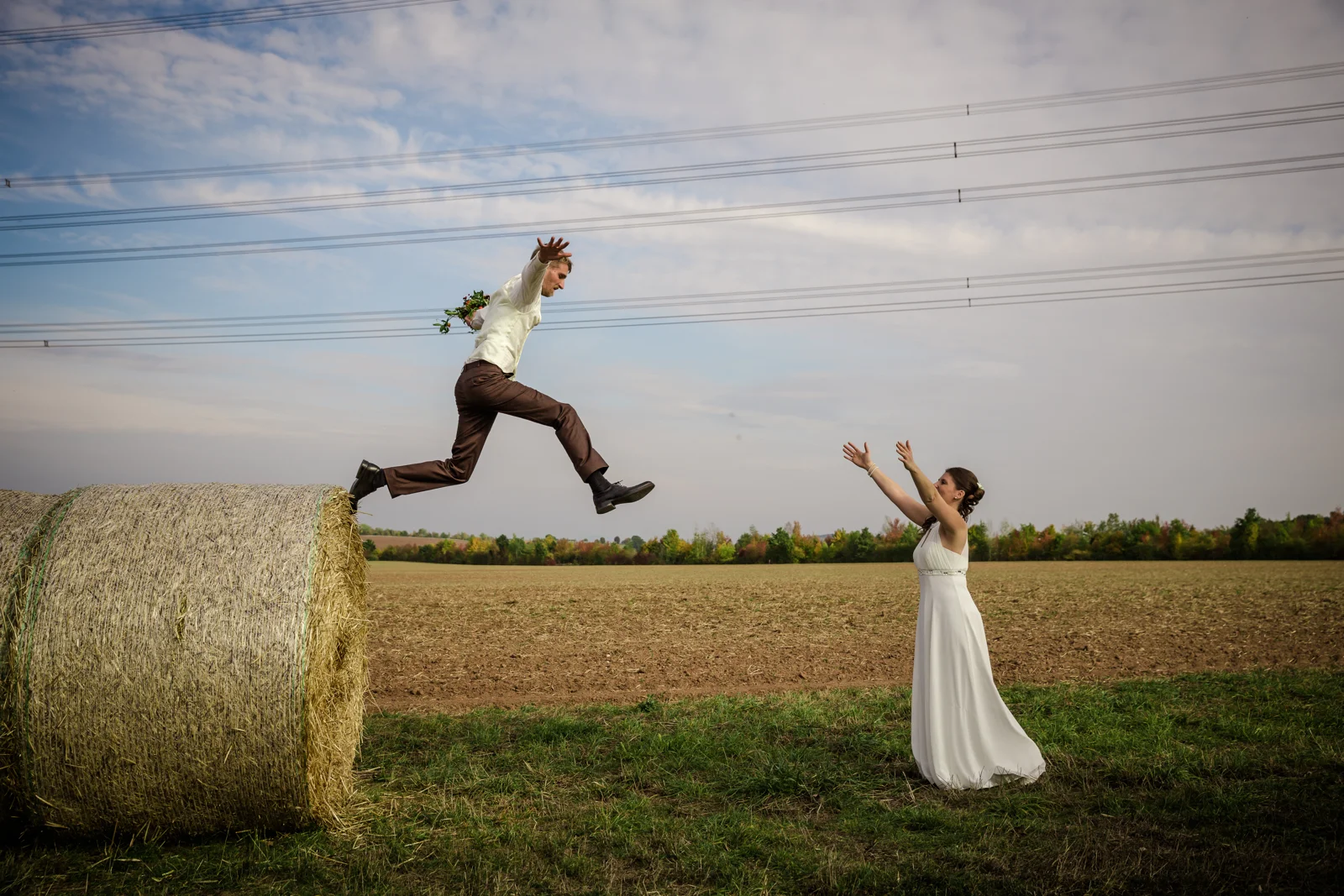 Ein Sprung in ihre Arme – Hochzeit von Daniel und Katharina in Emskirchen – Schloss Brunn