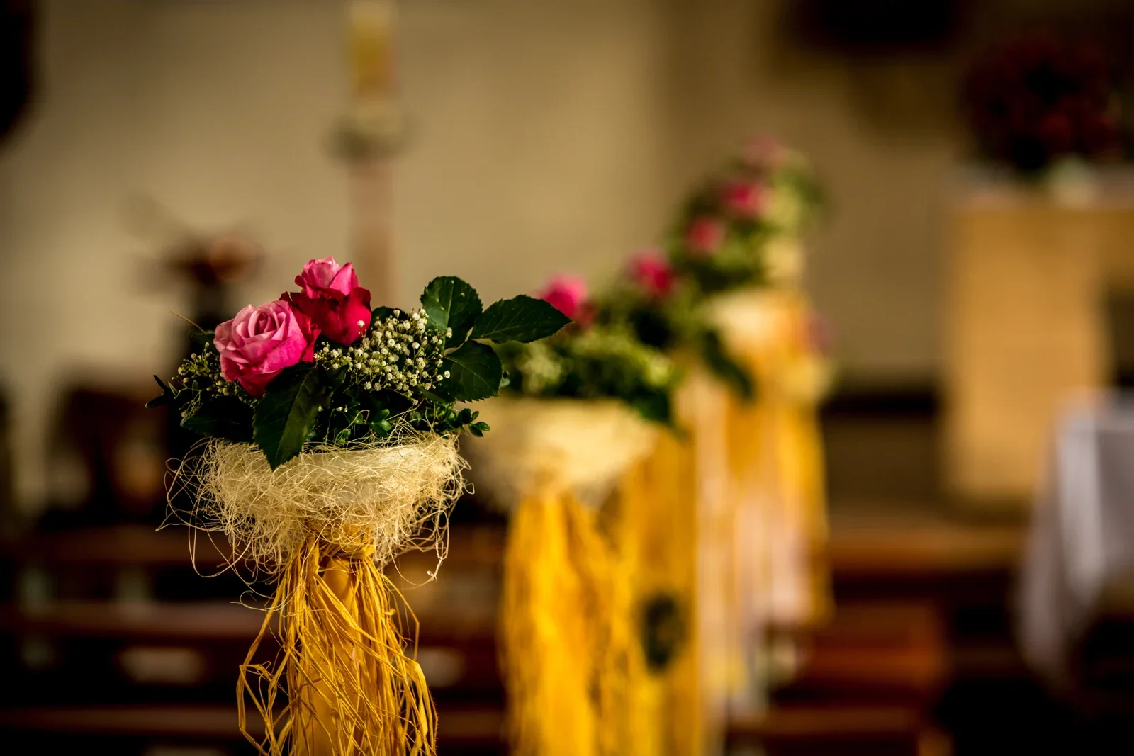 Blumenschmuck in St. Bonifacius in Hochheim – Hochzeit von Johanna und Bryan