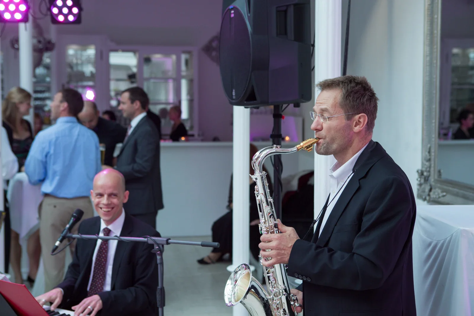 Saxofonmusik bei der Feier im Palmenhaus – Hochzeit von Johanna und Bryan