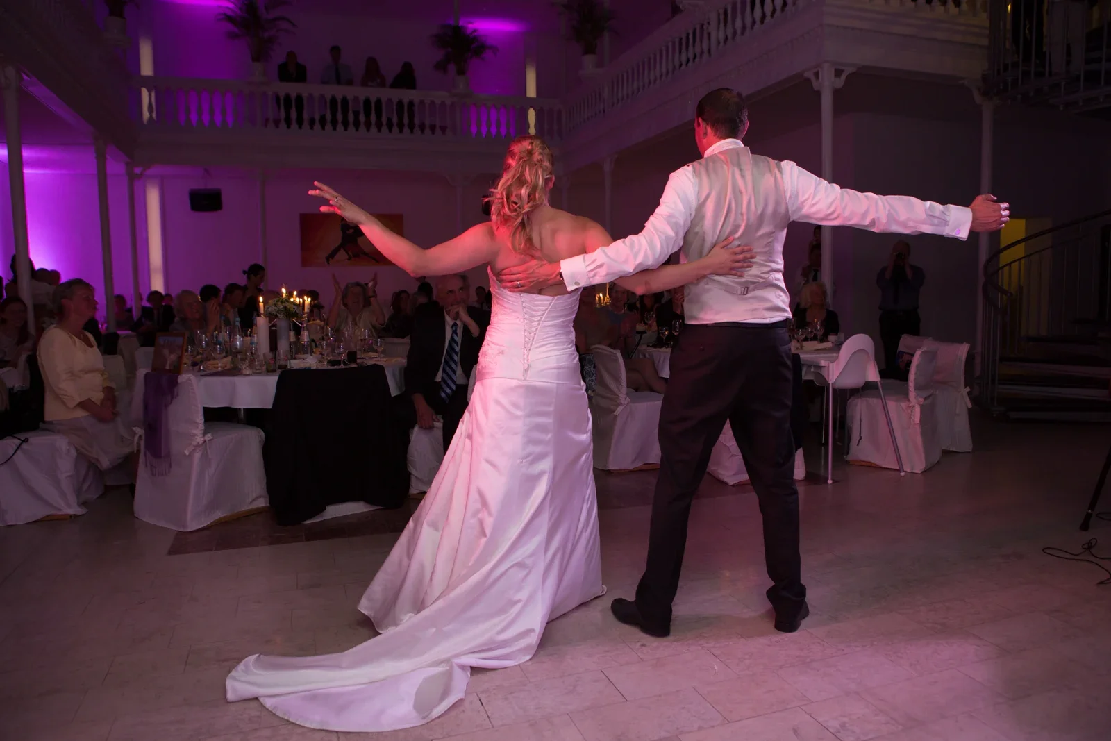 Johanna und Bryan beim Hochzeitstanz – Hochzeit von Johanna und Bryan