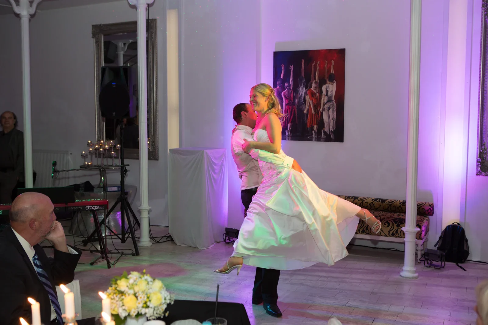 Johannas Brautkleid schwingt beim Tanzen – Hochzeit von Johanna und Bryan