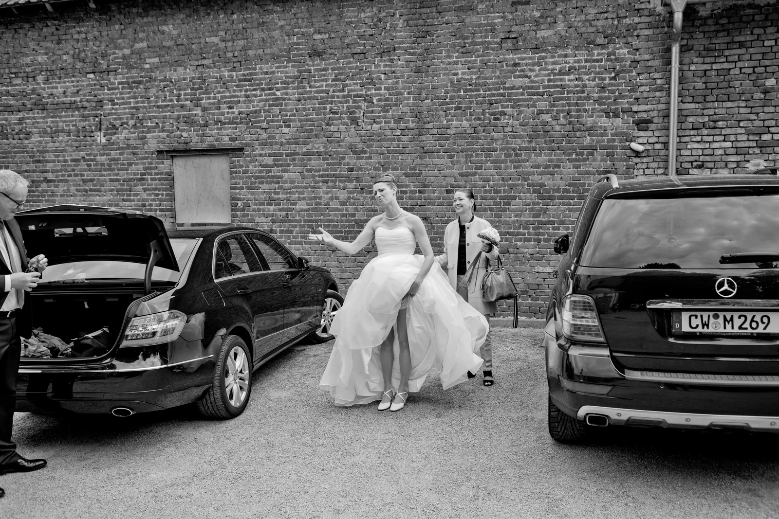 Ankunft vor St. Bonifacius in Hochheim – Hochzeit von Viktoria und Sebastian
