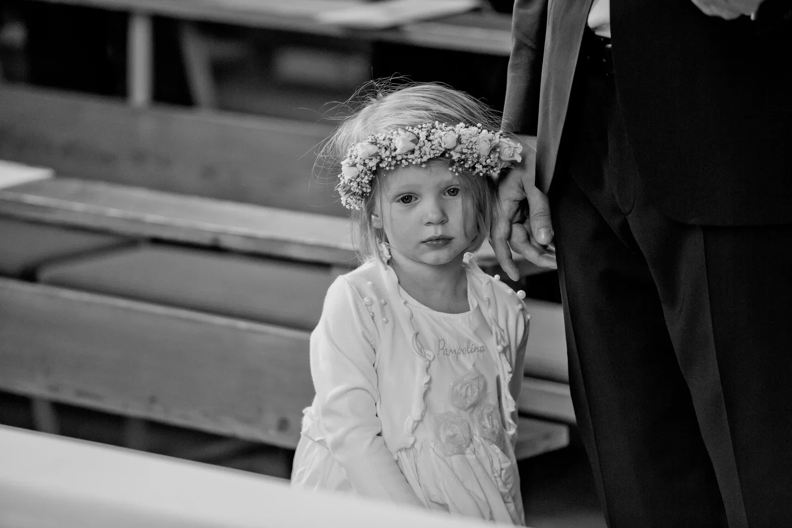 Ein kleiner Gast während der Trauung – Hochzeit von Viktoria und Sebastian