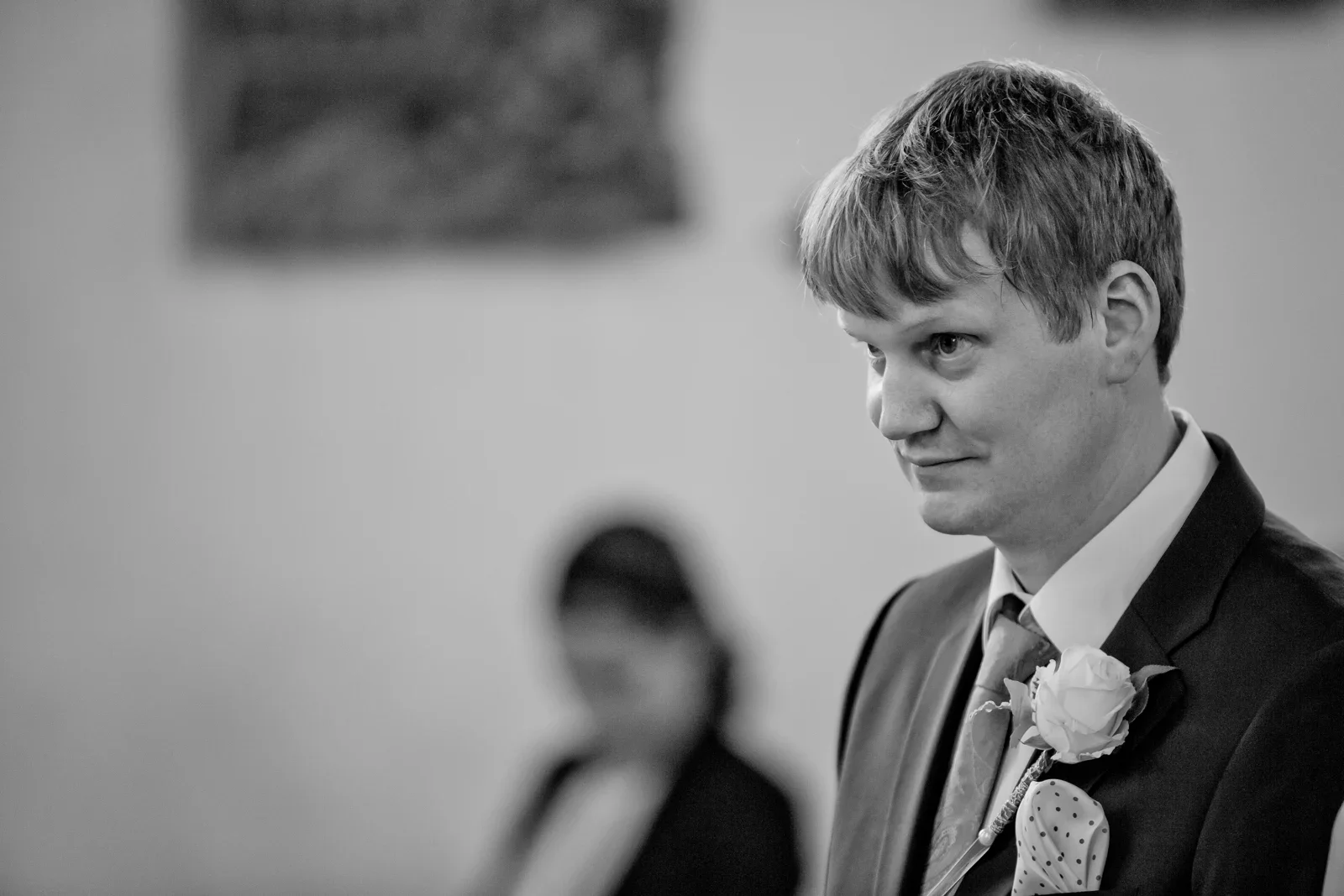 Sebastian während der kirchlichen Trauung – Hochzeit von Viktoria und Sebastian