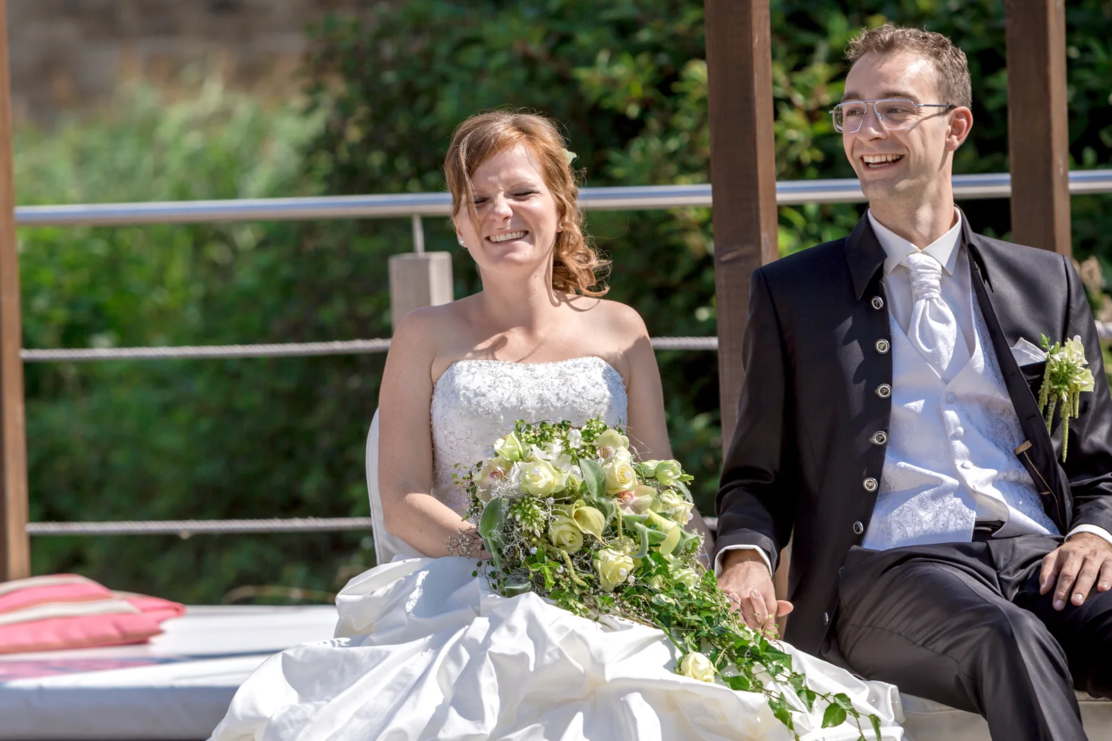 Virginie und Benjamin genießen die Zeremonie – Hochzeit von Virginie und Benjamin in Erfurt