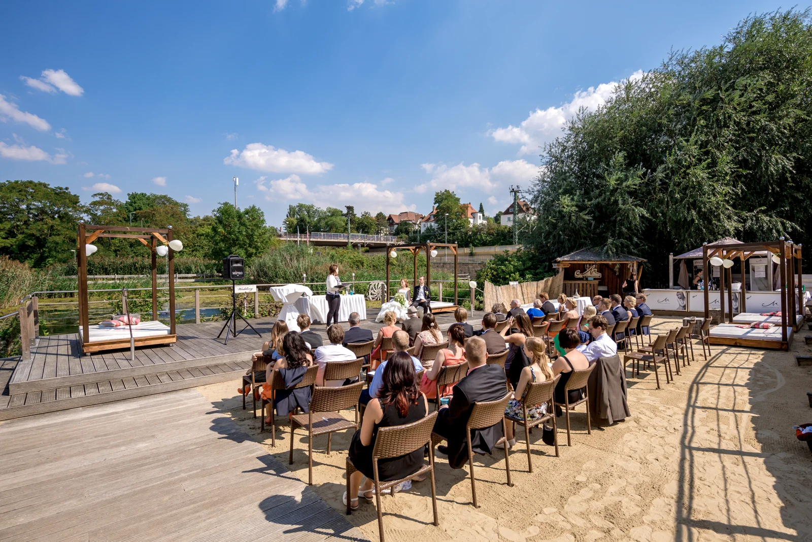 Freunde und Familie sind mit dabei – Hochzeit von Virginie und Benjamin in Erfurt