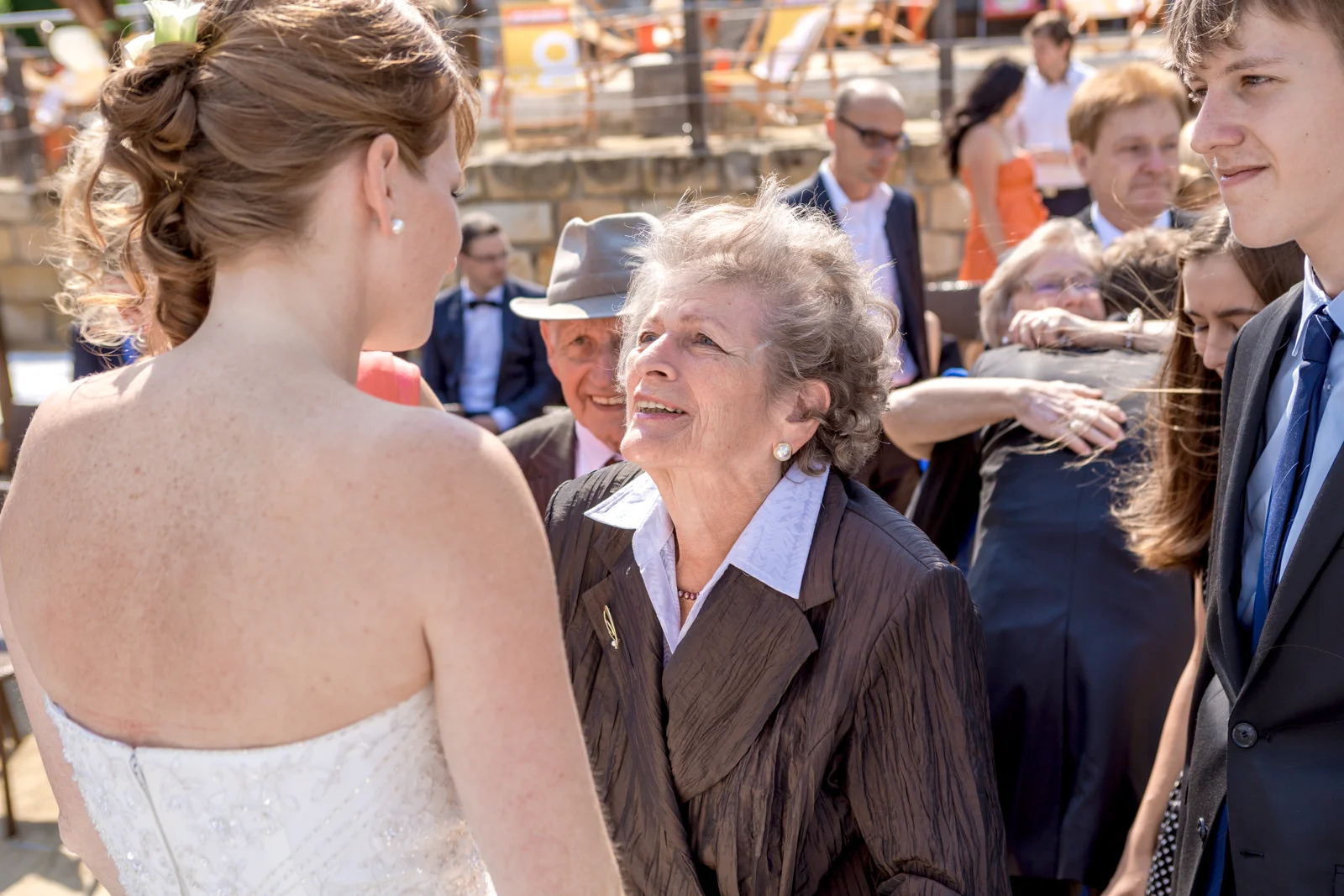 Glückwünsche nach der freien Trauung – Hochzeit von Virginie und Benjamin in Erfurt