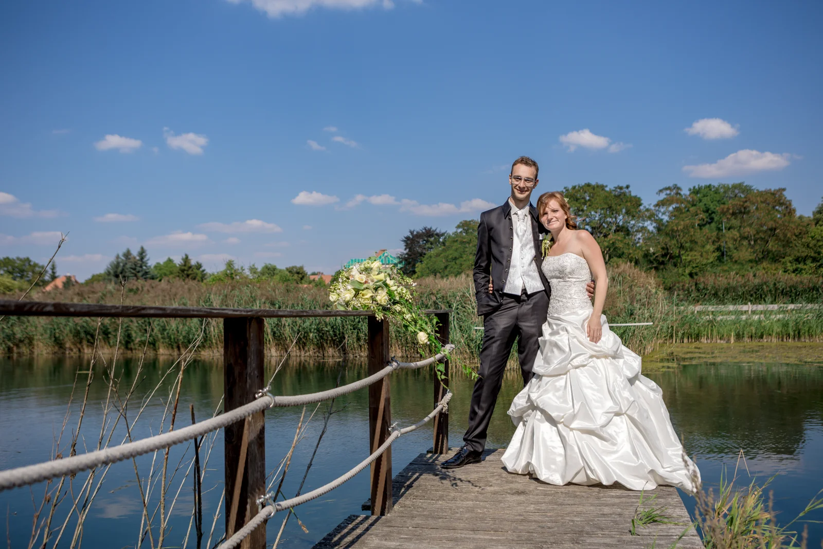Virginie und Benjamin am Wasser – Hochzeit von Virginie und Benjamin in Erfurt
