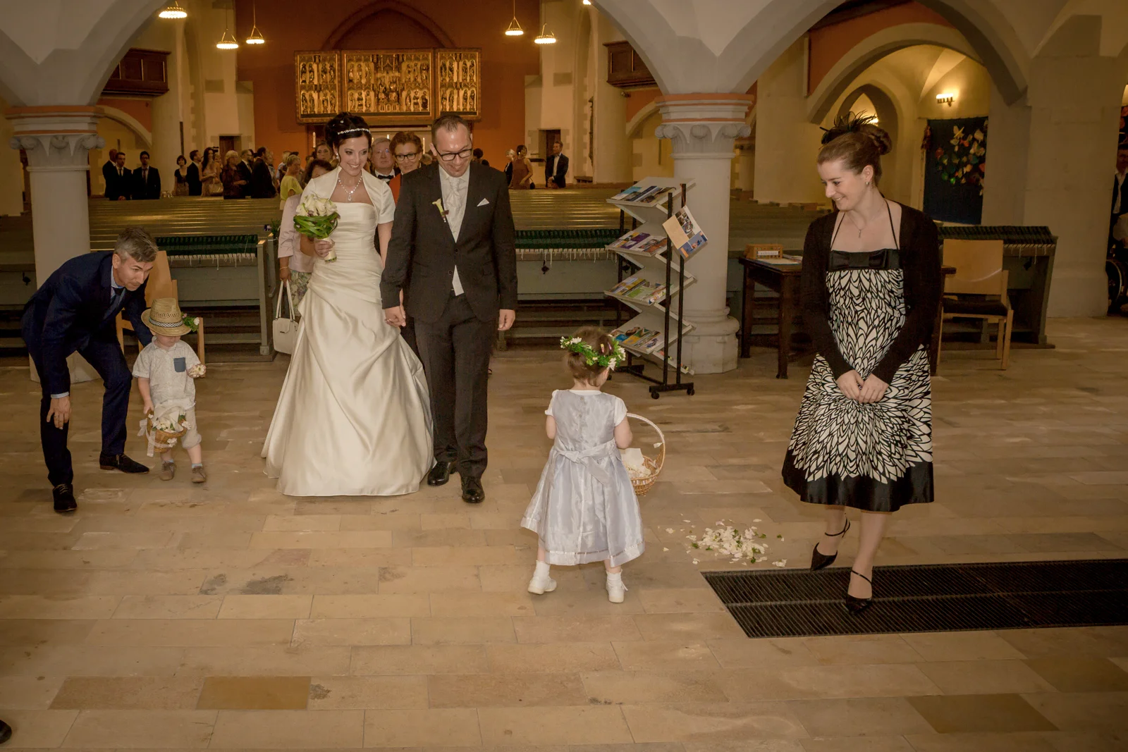Auszug aus der Lutherkirche – Hochzeit von Lydia und Christian in Erfurt