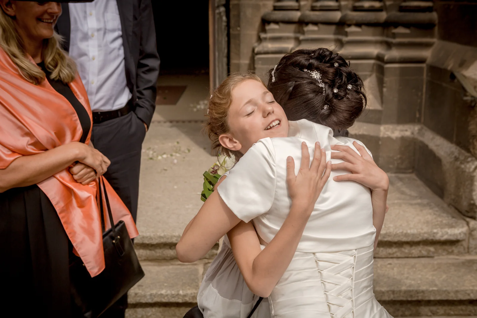 Eine Umarmung auf Augenhöhe – Hochzeit von Lydia und Christian in Erfurt