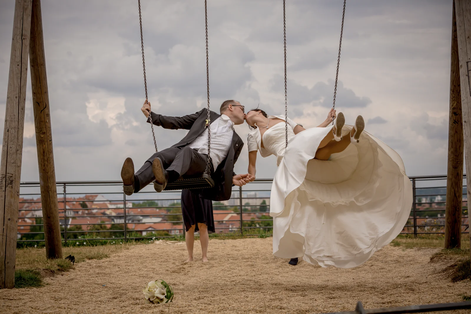 Schaukeln auf dem Petersberg – Hochzeit von Lydia und Christian in Erfurt