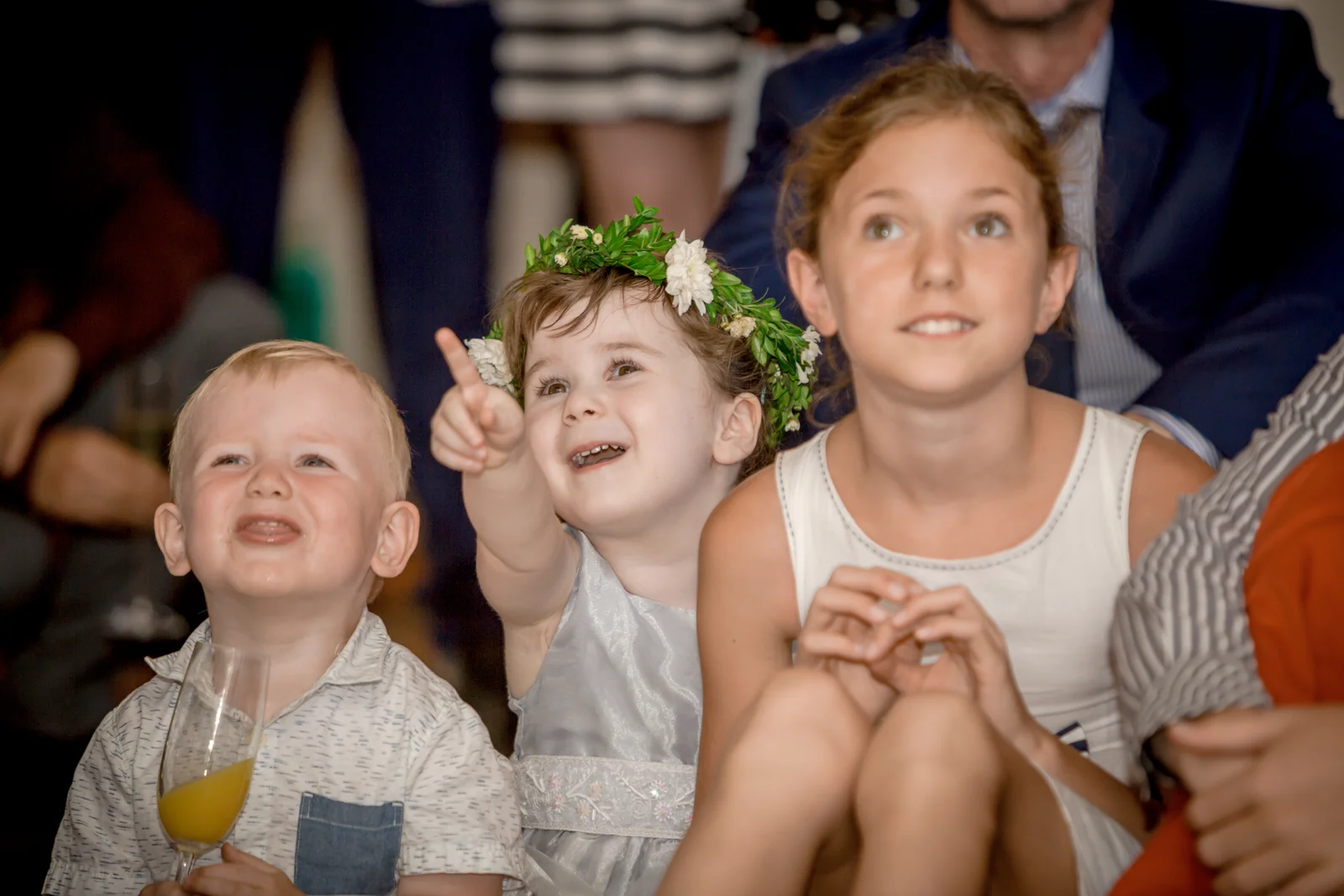 Die Kinder verfolgen das Geschehen – Hochzeit von Lydia und Christian in Erfurt