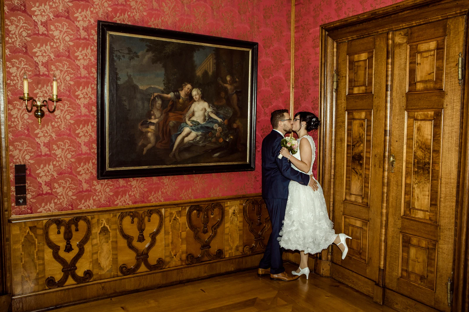 Ein Kuss im roten Salon – Hochzeitsreportage von Melanie und André