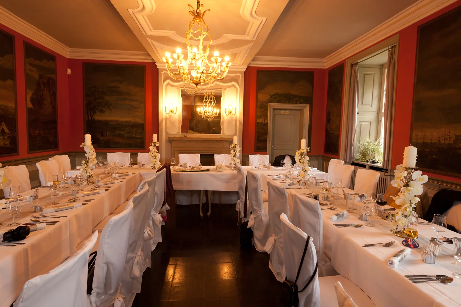 Die festlich vorbereitete Tafel im Schloss – Hochzeitsreportage von Sandra und Lars