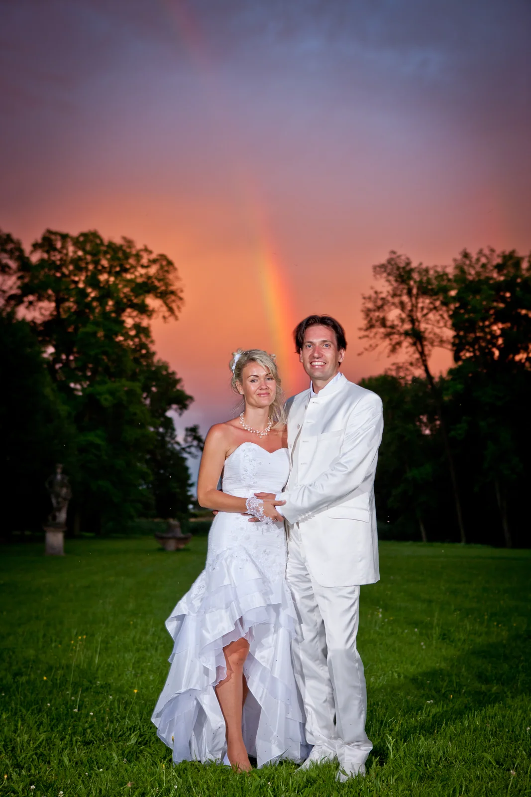 Sandra und Lars vor dem farbigen Abendhimmel – Hochzeitsreportage von Sandra und Lars