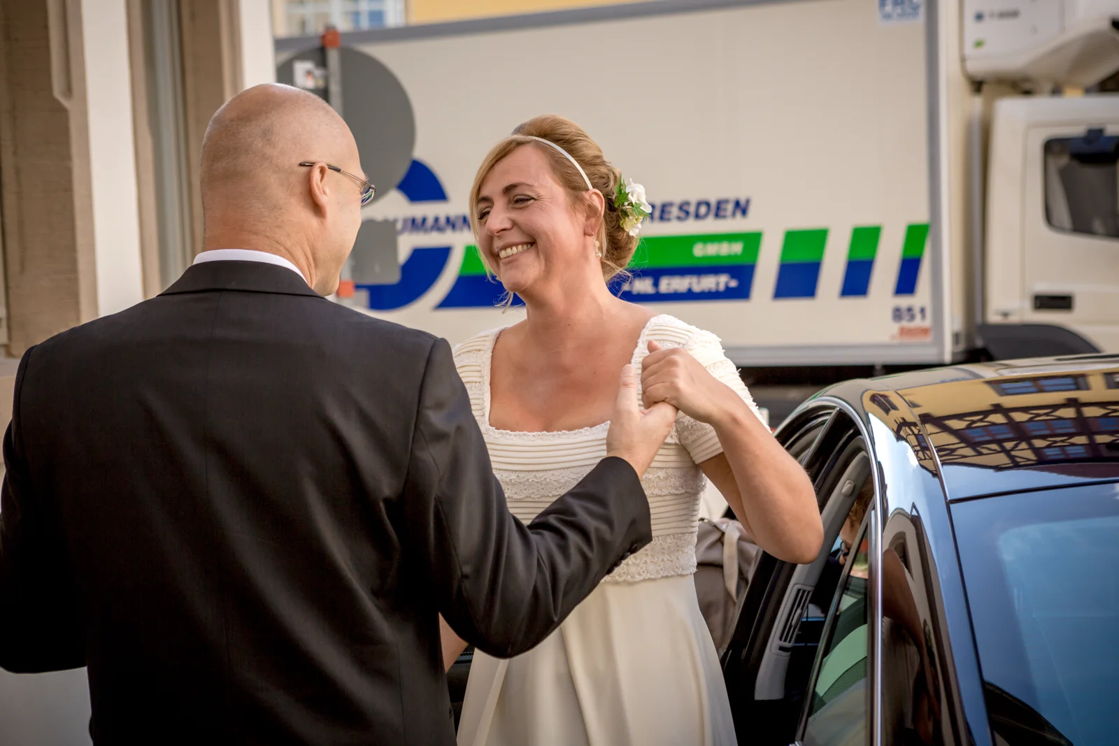 Nicole und Frank vor dem Standesamt – Hochzeit von Nicole und Frank in Erfurt