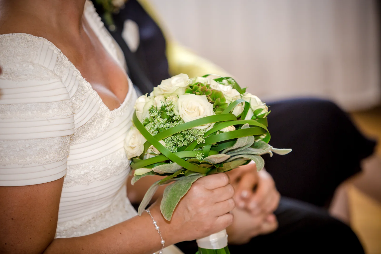 Der Brautstrauß während der Trauung – Hochzeit von Nicole und Frank in Erfurt