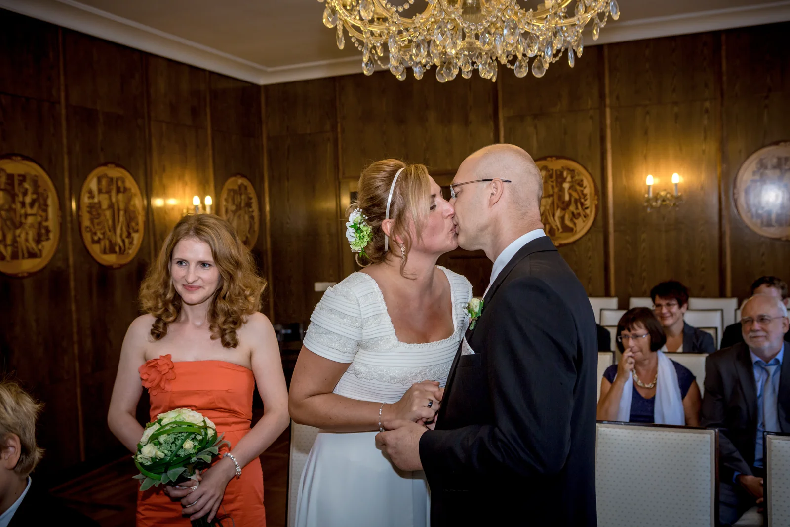 Der Kuss nach dem Ja-Wort – Hochzeit von Nicole und Frank in Erfurt
