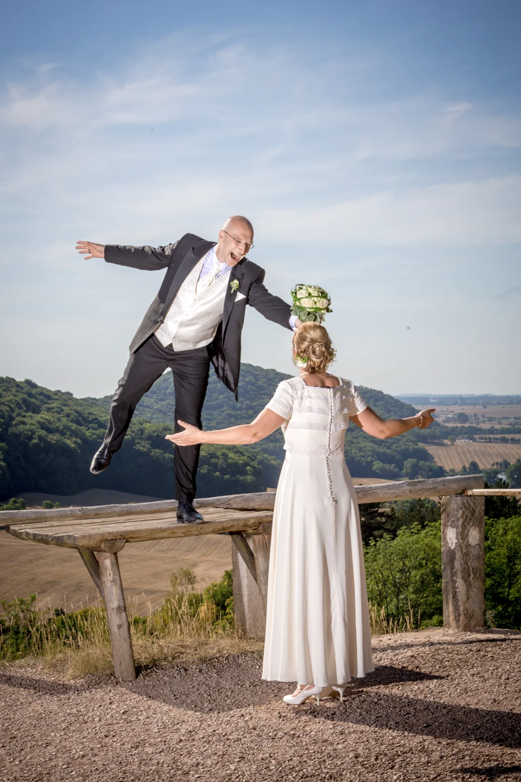 Ein Sprung mit weitem Ausblick – Hochzeit von Nicole und Frank in Erfurt