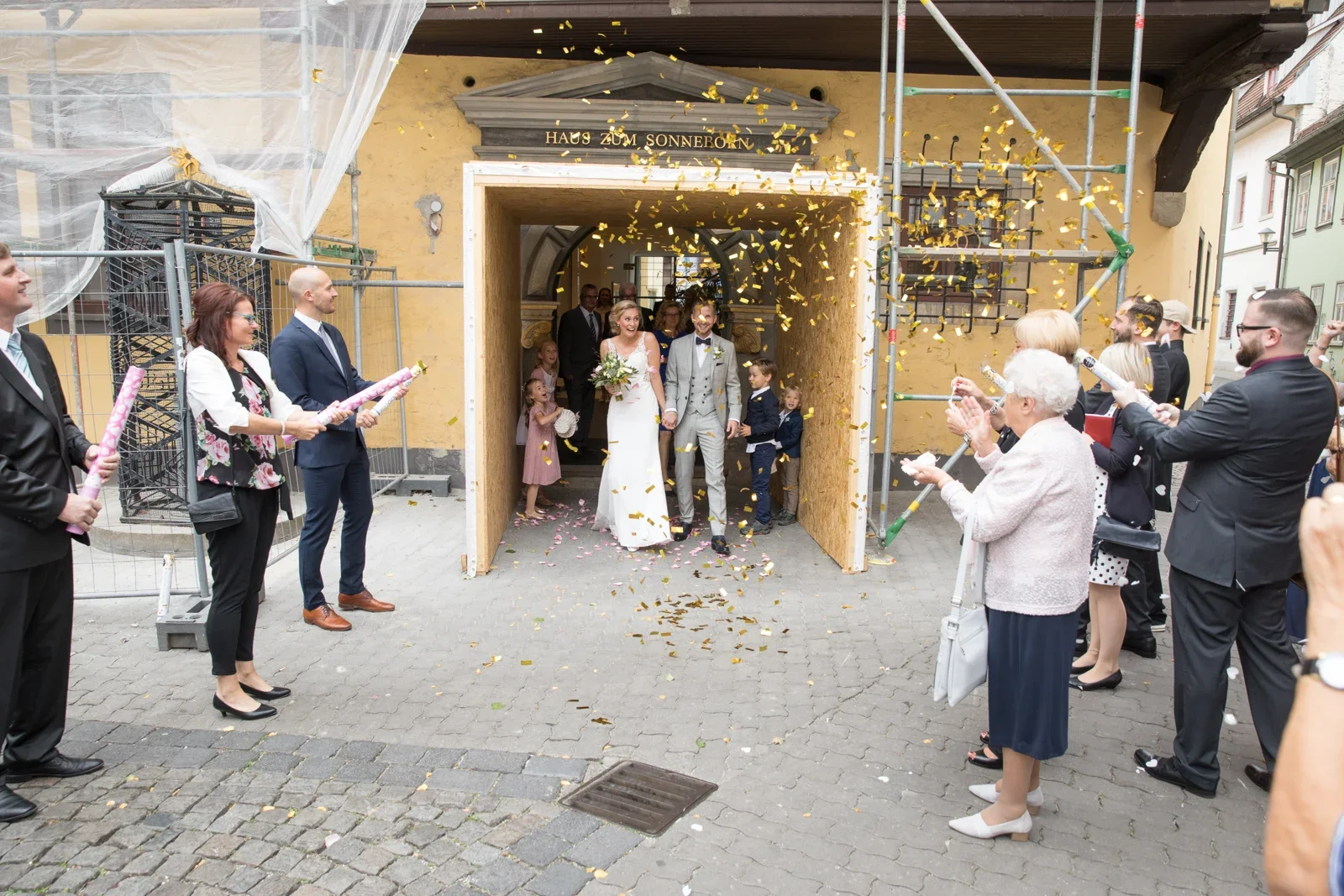 Musikalischer Empfang vor dem Standesamt – Hochzeit von Anja und Toni in Erfurt