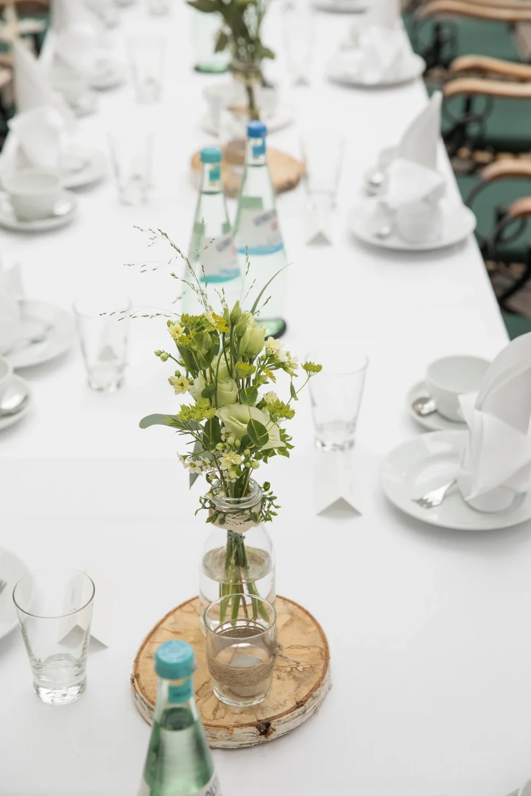 Die festlich gedeckte Tafel im Hotel Zumnorde – Hochzeit von Anja und Toni in Erfurt