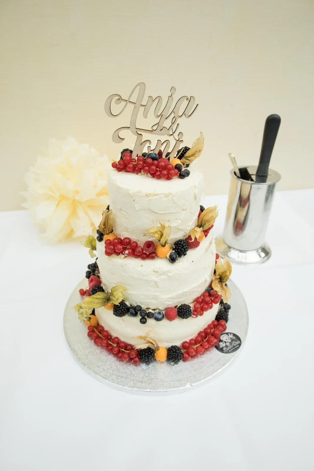 Die Hochzeitstorte mit frischen Beeren – Hochzeit von Anja und Toni in Erfurt