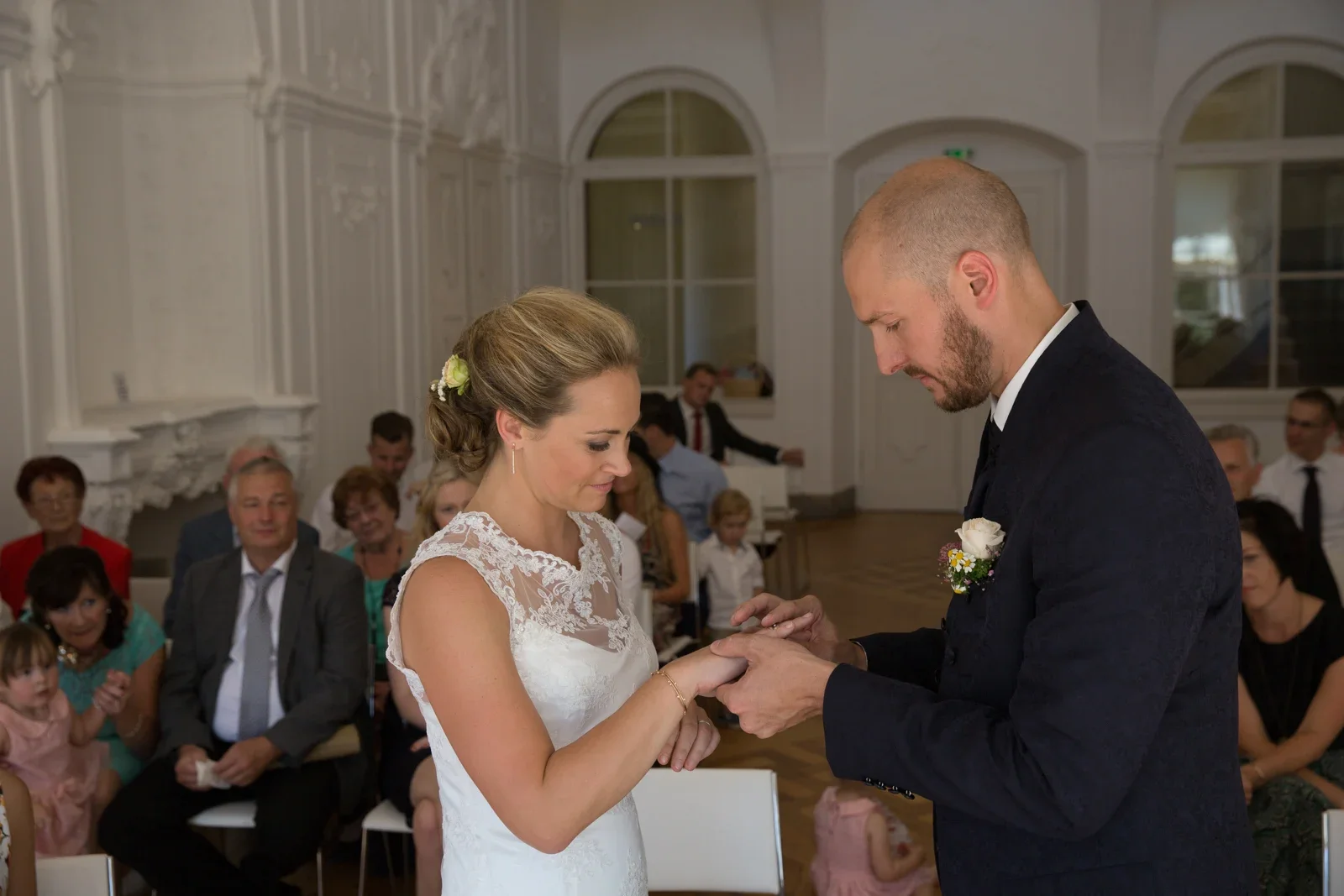 Der Ringwechsel auf Schloss Ettersburg – Hochzeit von Caro und David auf Schloss Ettersburg und in Blankenhain