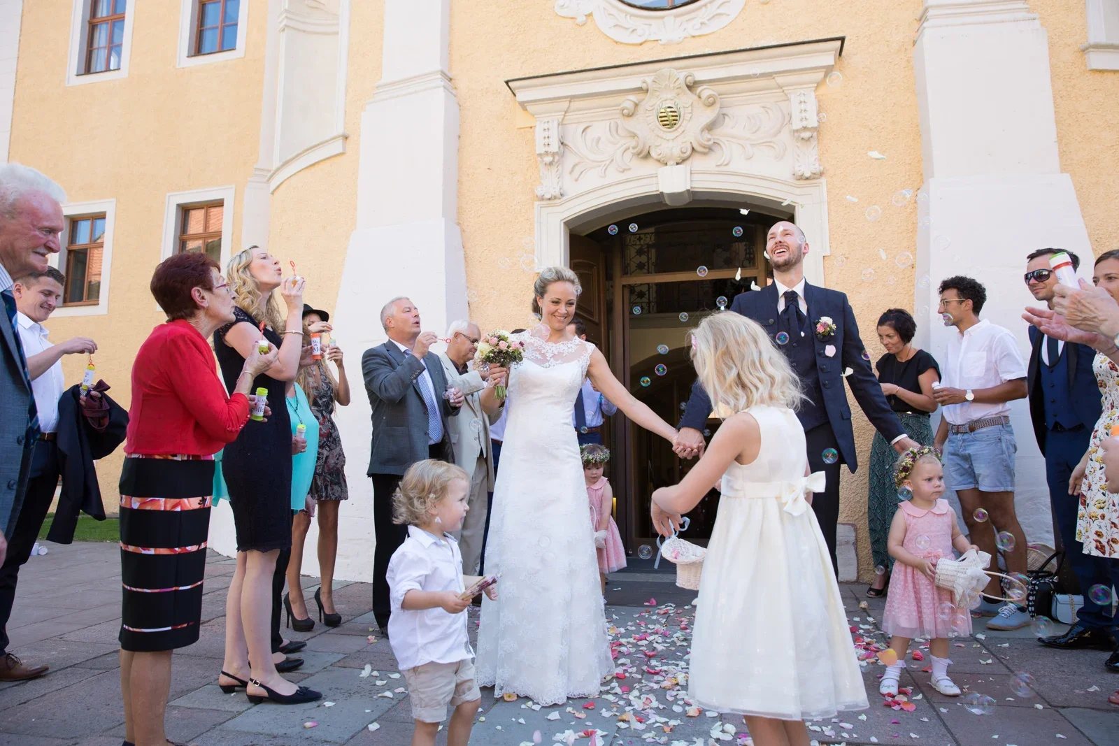 Auszug aus Schloss Ettersburg – Hochzeit von Caro und David auf Schloss Ettersburg und in Blankenhain