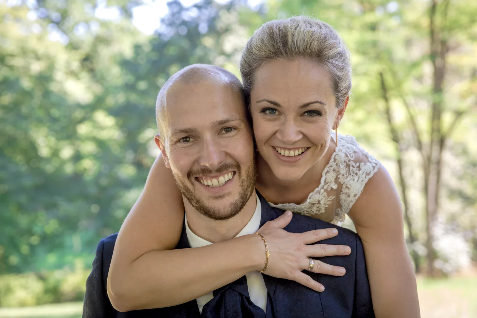 Caro und David beim Paarshooting im Grünen – Hochzeit von Caro und David auf Schloss Ettersburg und in Blankenhain