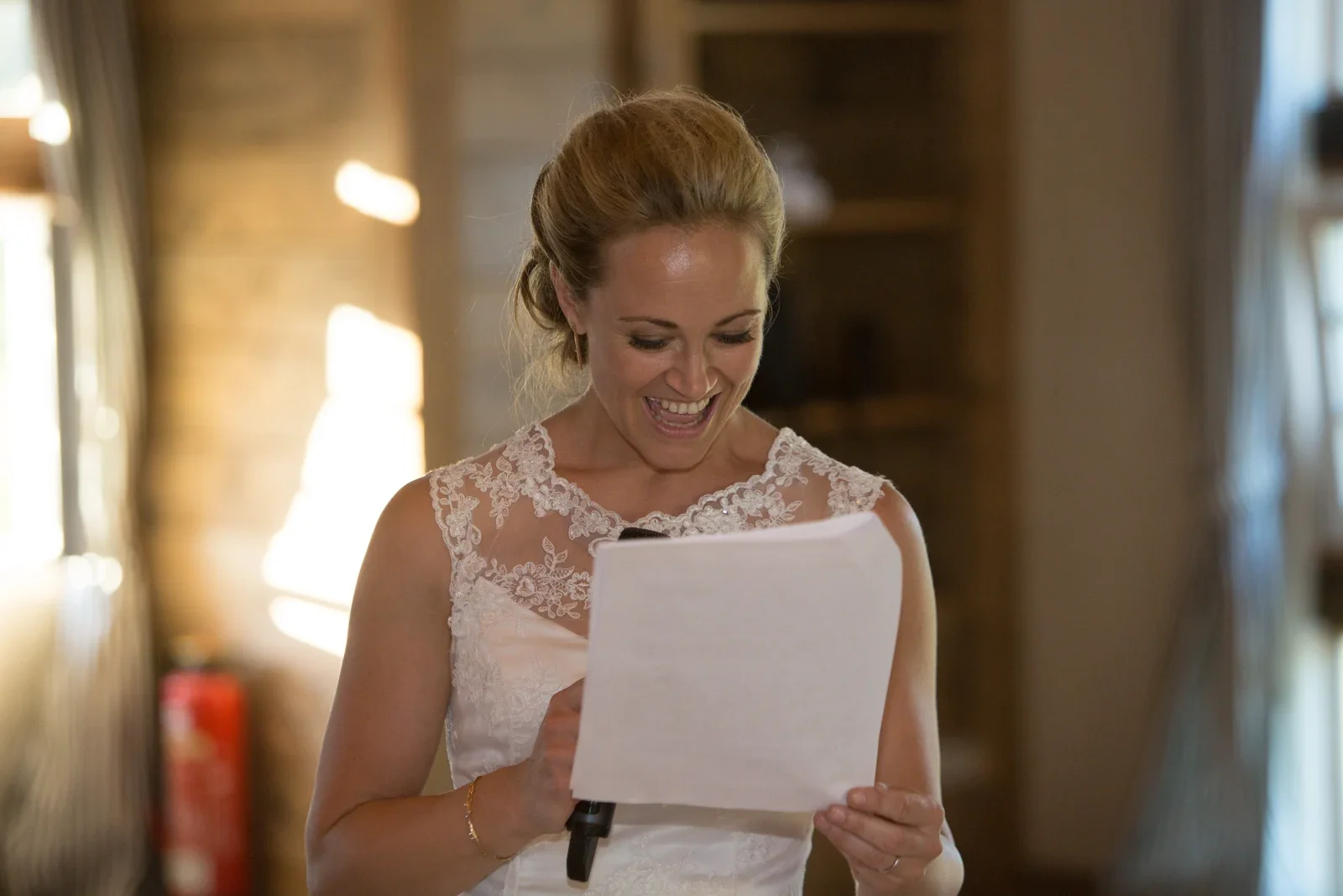 Caro liest einen persönlichen Beitrag – Hochzeit von Caro und David auf Schloss Ettersburg und in Blankenhain