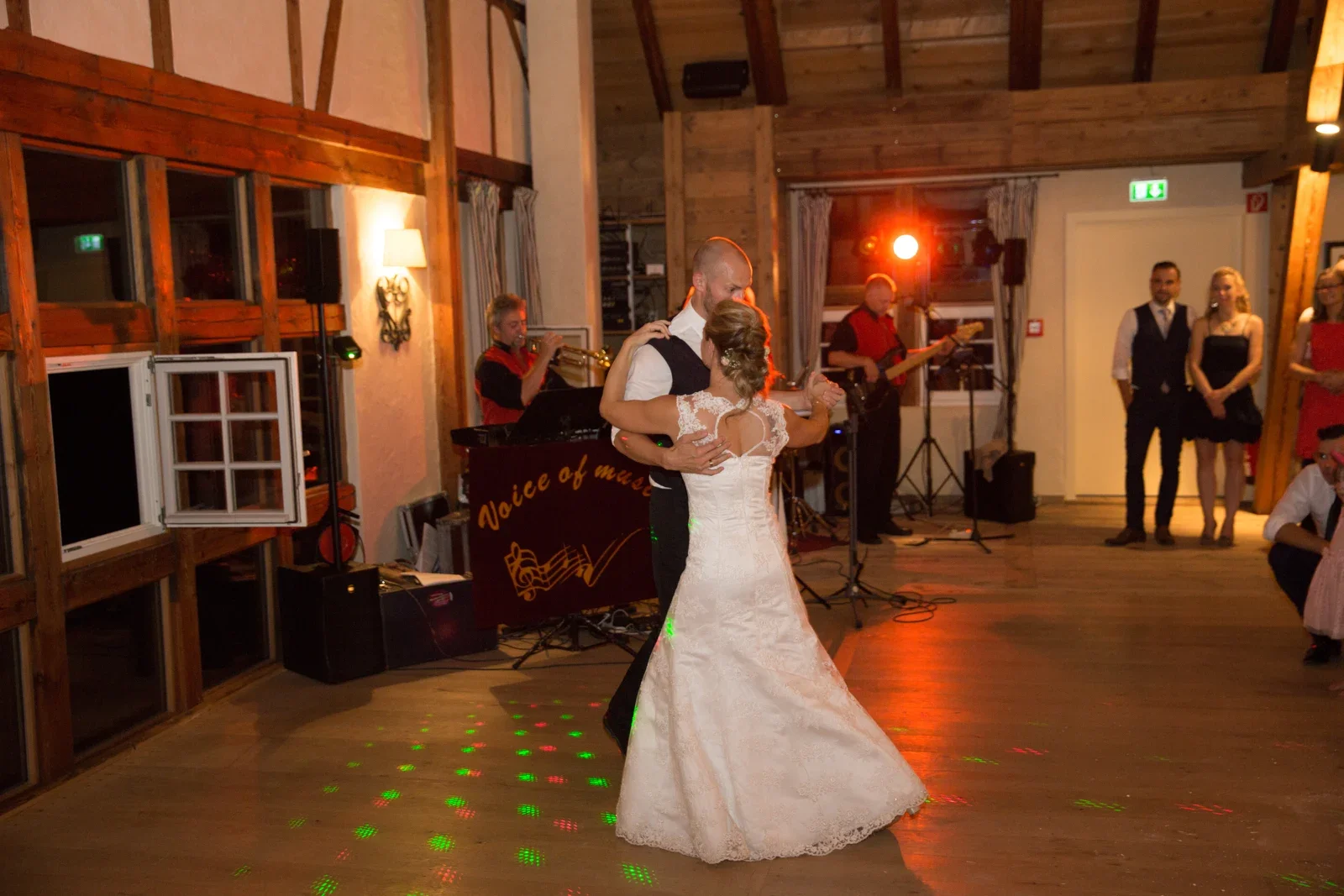 Der Hochzeitstanz von Caro und David – Hochzeit von Caro und David auf Schloss Ettersburg und in Blankenhain