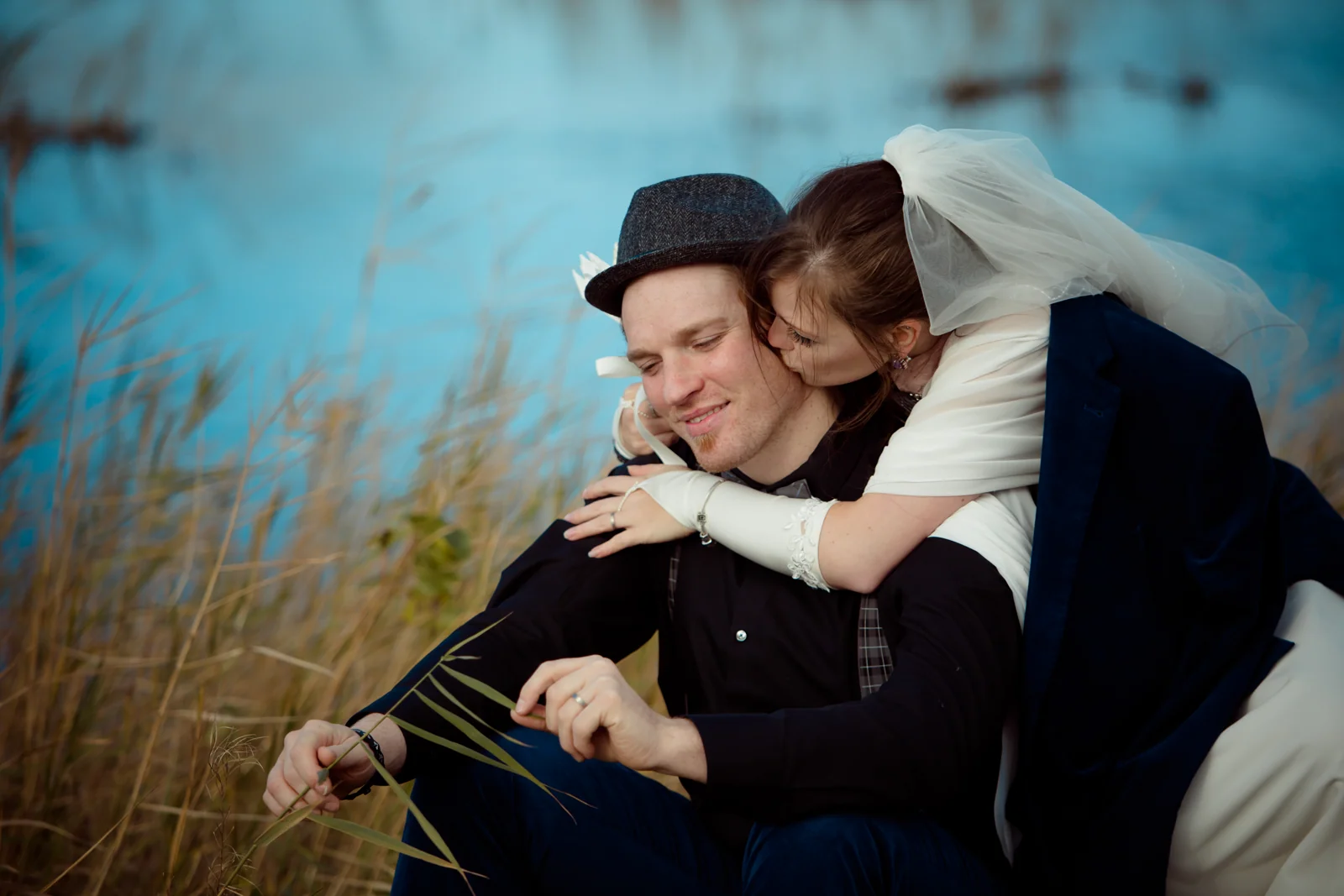 Ein Kuss am Ufer – Hochzeitsreportage von Christin und Alexander