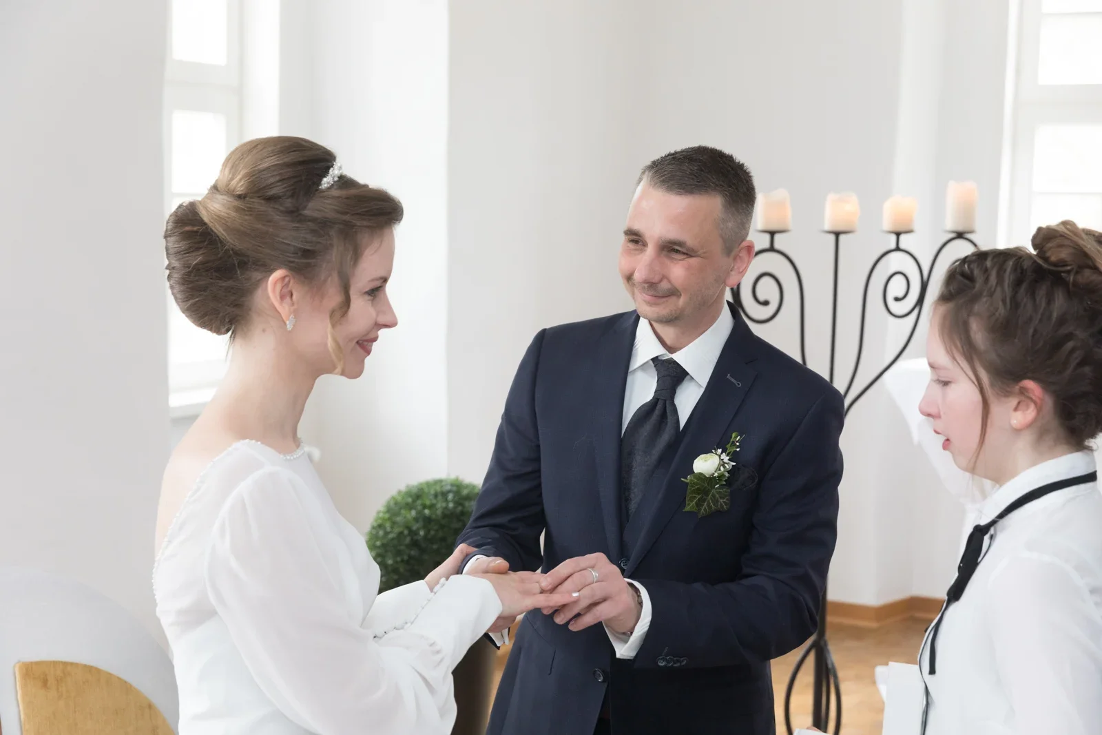Der Ringwechsel von Olivia und Tobias – Hochzeit von Olivia und Tobias in Friedewald