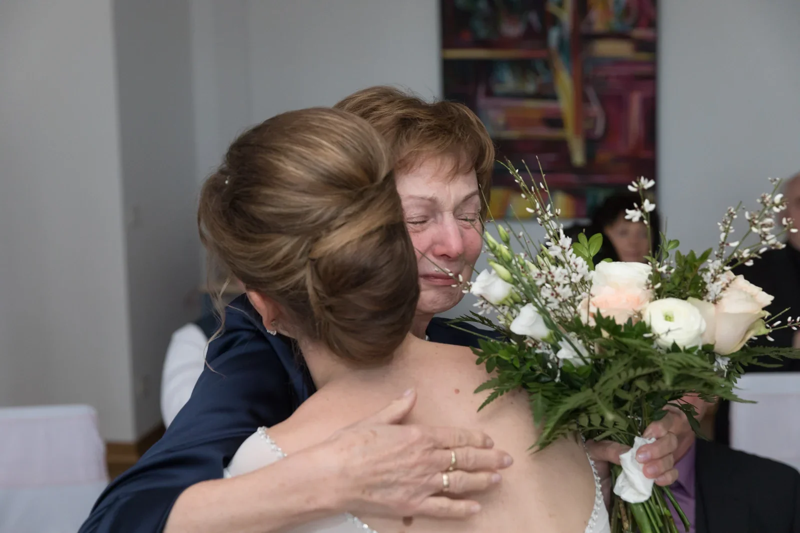 Eine herzliche Umarmung für Olivia – Hochzeit von Olivia und Tobias in Friedewald