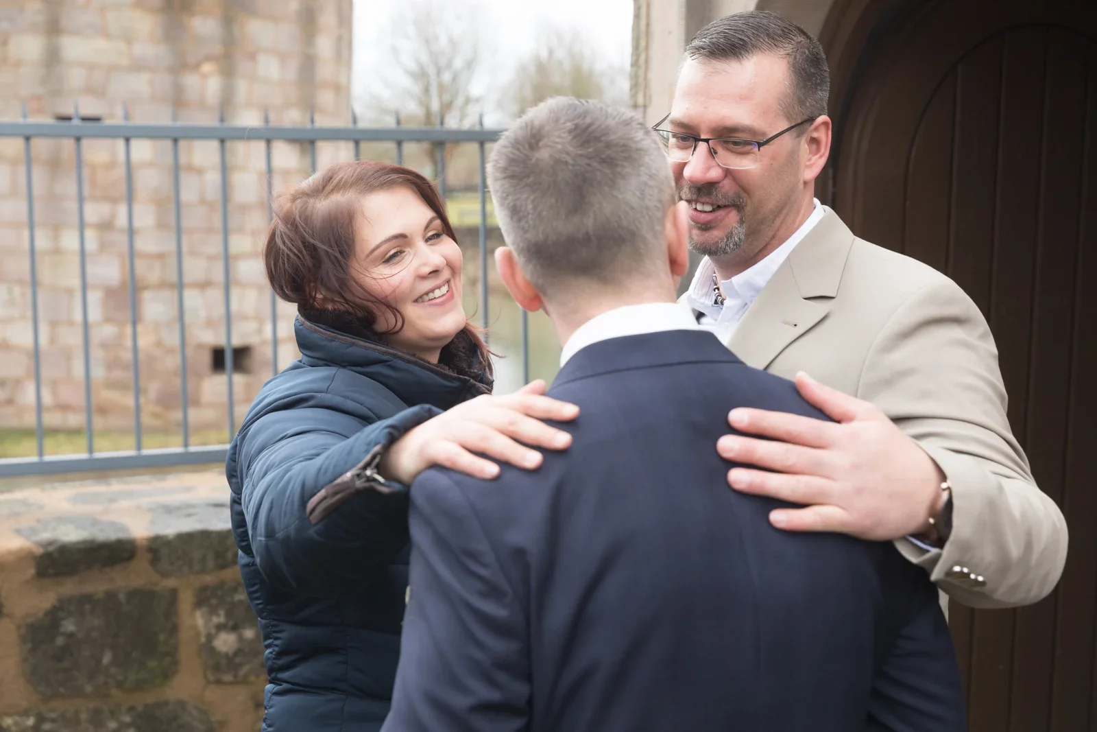 Glückwünsche unter freiem Himmel – Hochzeit von Olivia und Tobias in Friedewald
