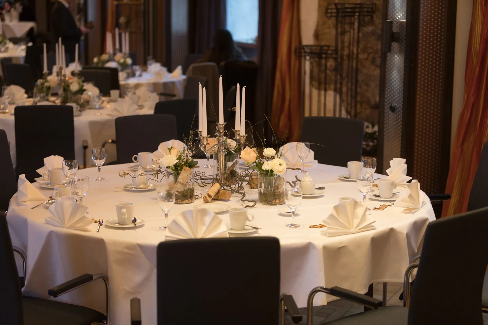 Die Hochzeitstafel im Schlosshotel – Hochzeit von Olivia und Tobias in Friedewald