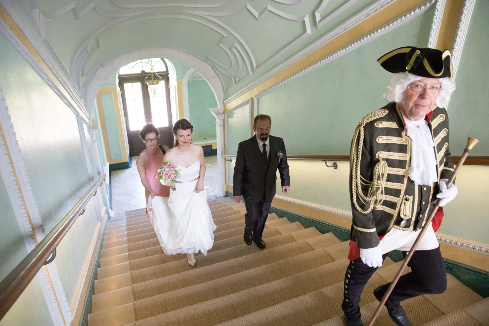 Auf dem Weg zur Trauung im Schloss – Hochzeit von Steffi und Alex in Gotha