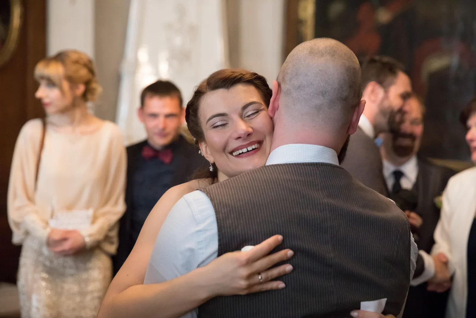 Eine herzliche Umarmung für Steffi – Hochzeit von Steffi und Alex in Gotha