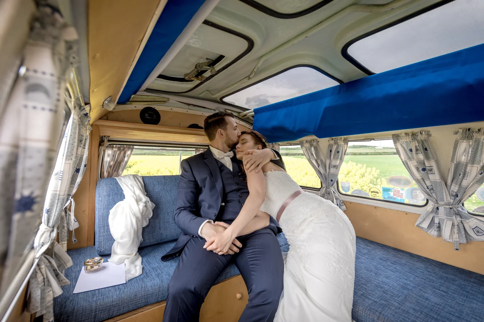 Ein Kuss im VW-Bulli – Hochzeit von Steffi und Alex in Gotha