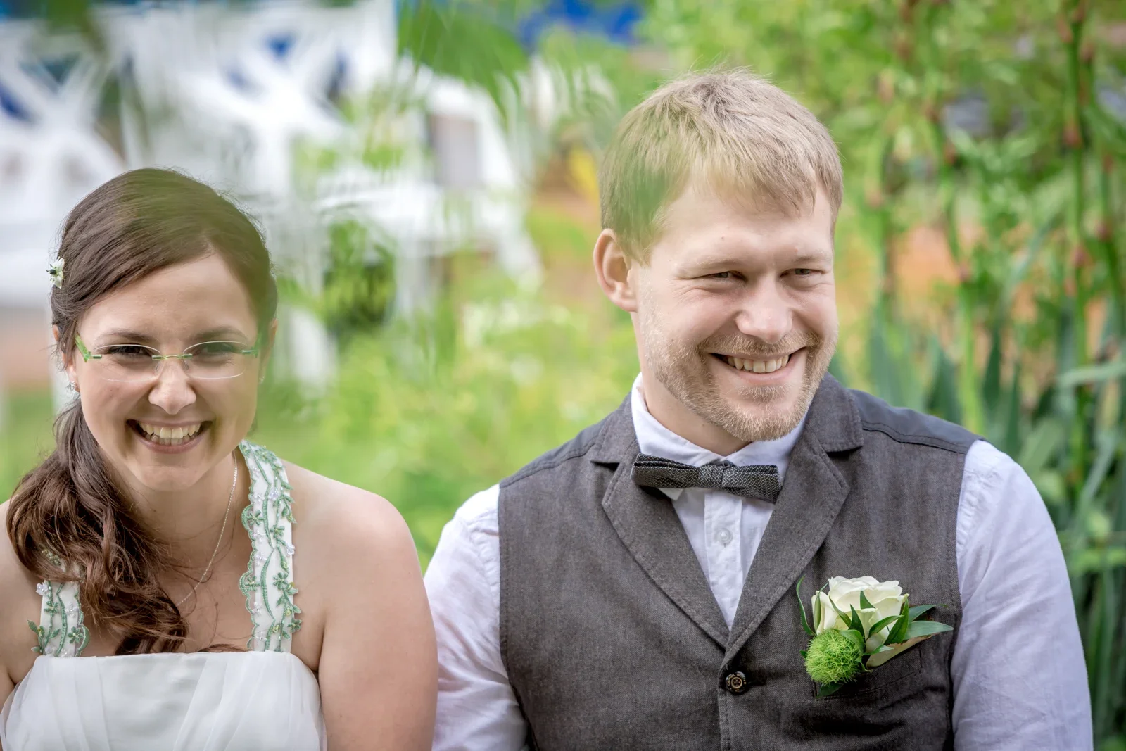 Robert und Christina bei der freien Trauung – Hochzeit von Robert und Christina in Großpaschleben