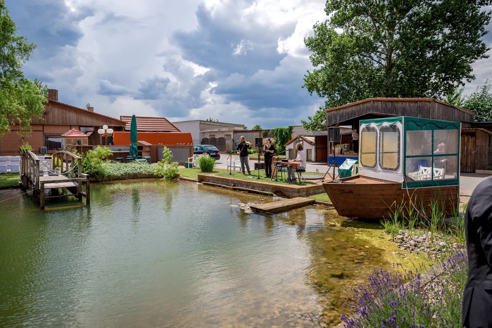 Der Ferien & Freizeithof am Wasser – Hochzeit von Robert und Christina in Großpaschleben