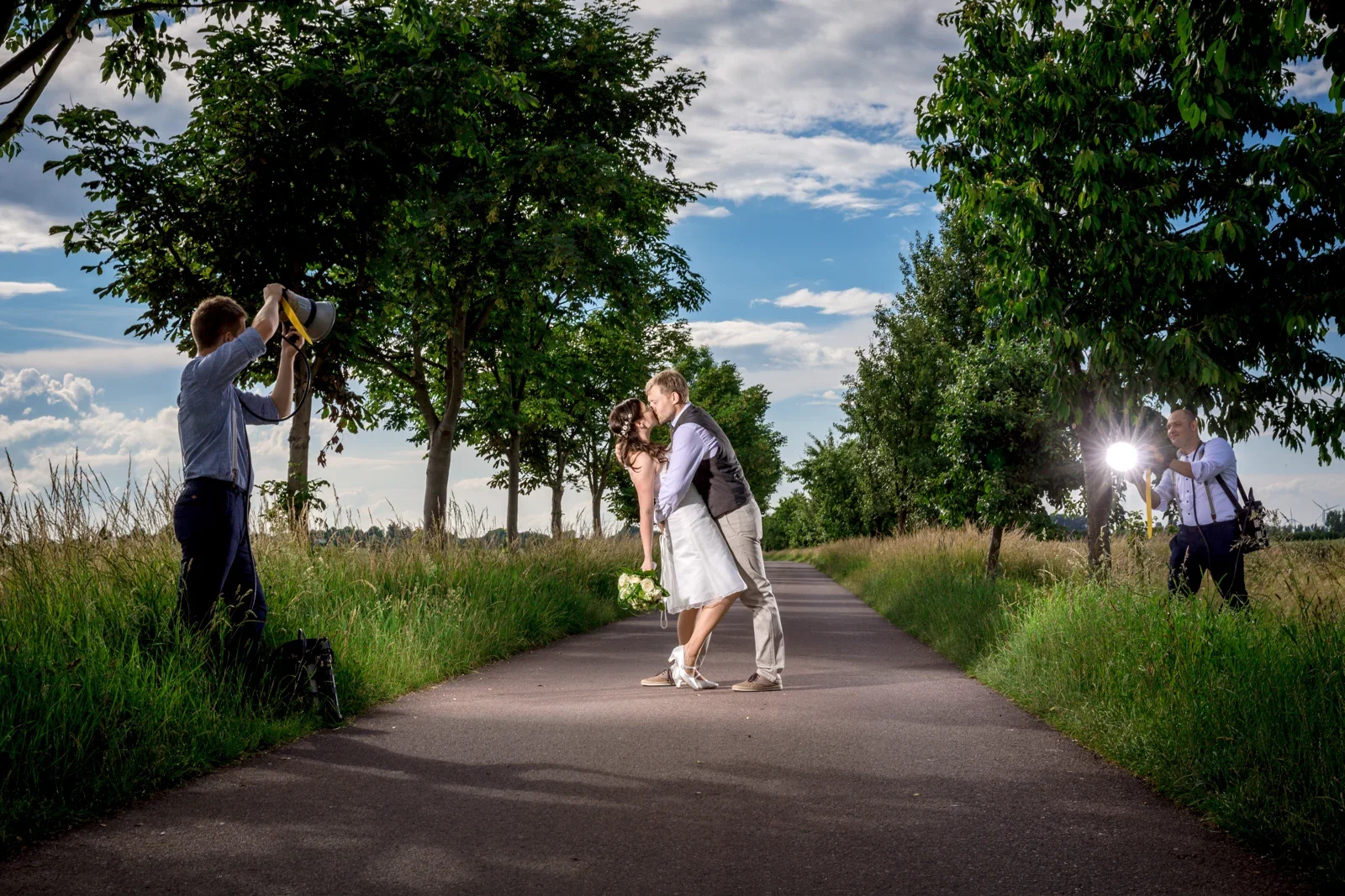 Ein Blick hinter die Kulissen beim Paarshooting – Hochzeit von Robert und Christina in Großpaschleben