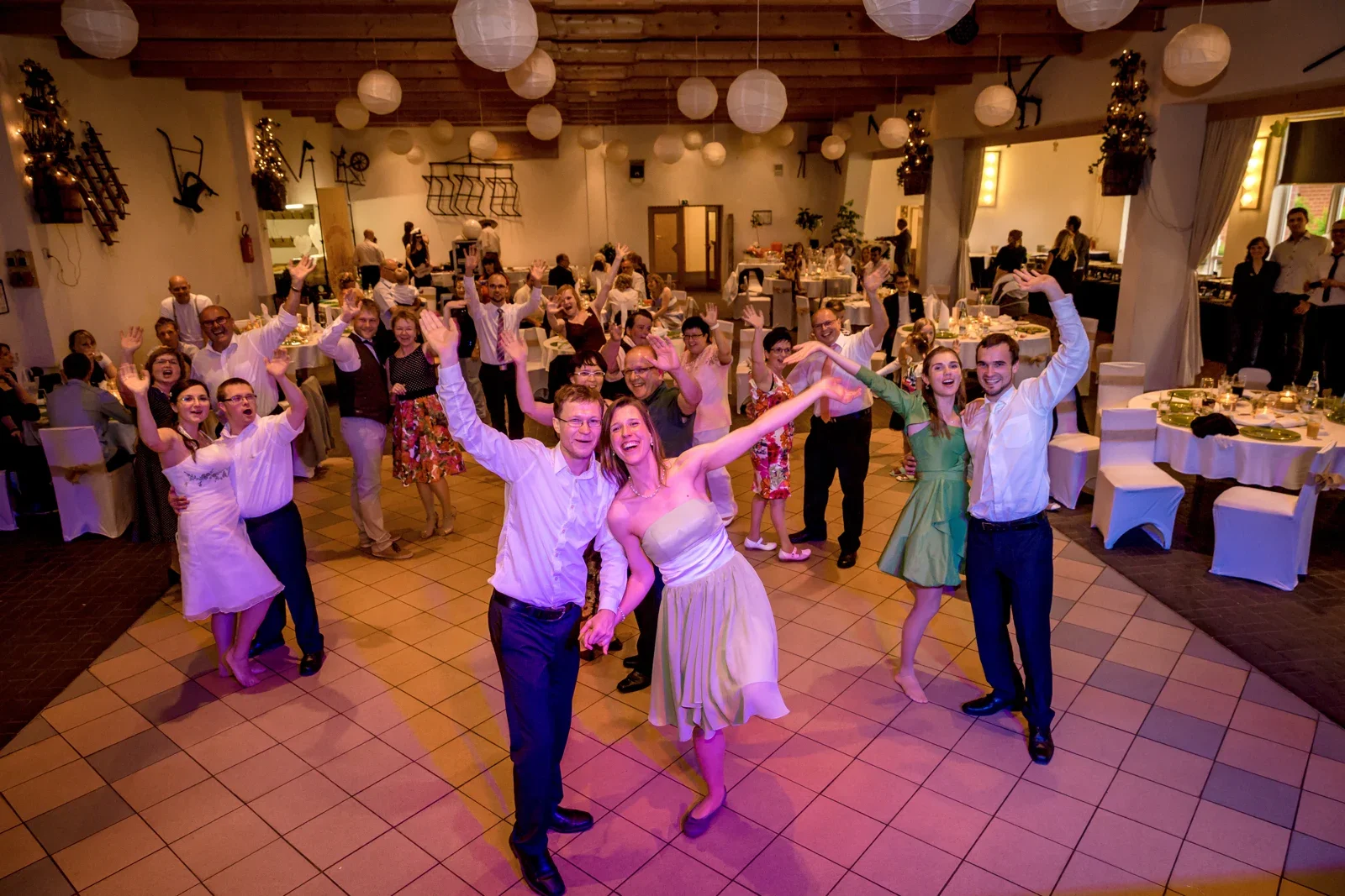 Gemeinsam ausgelassen feiern – Hochzeit von Robert und Christina in Großpaschleben