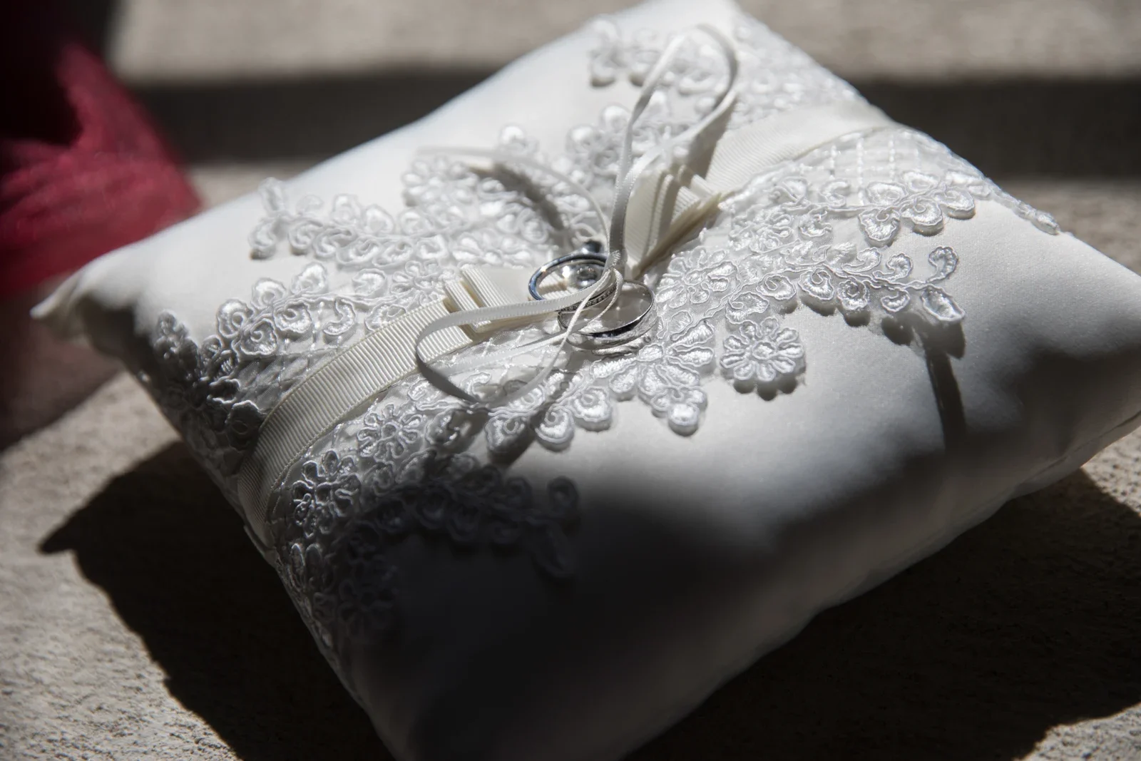Die Eheringe liegen bereit – Hochzeit von Katja und Ulrick in Großrettbach
