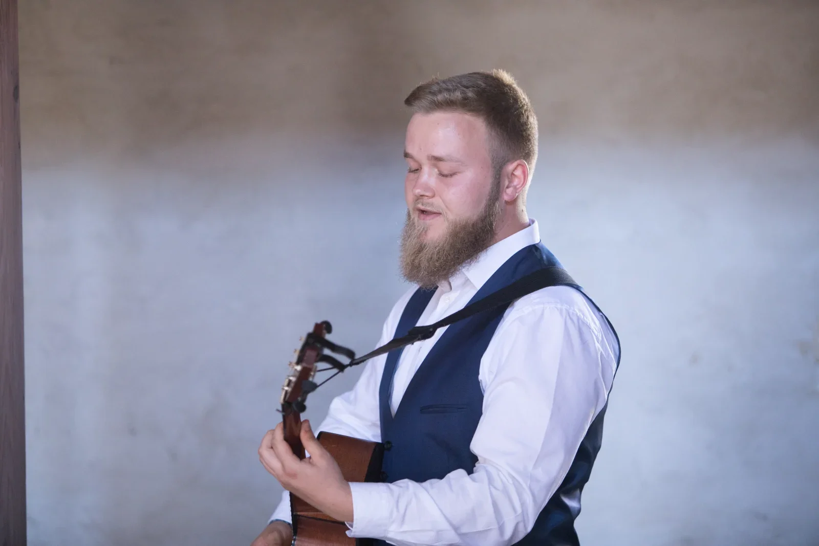 Gitarrenmusik in der Kirche – Hochzeit von Katja und Ulrick in Großrettbach