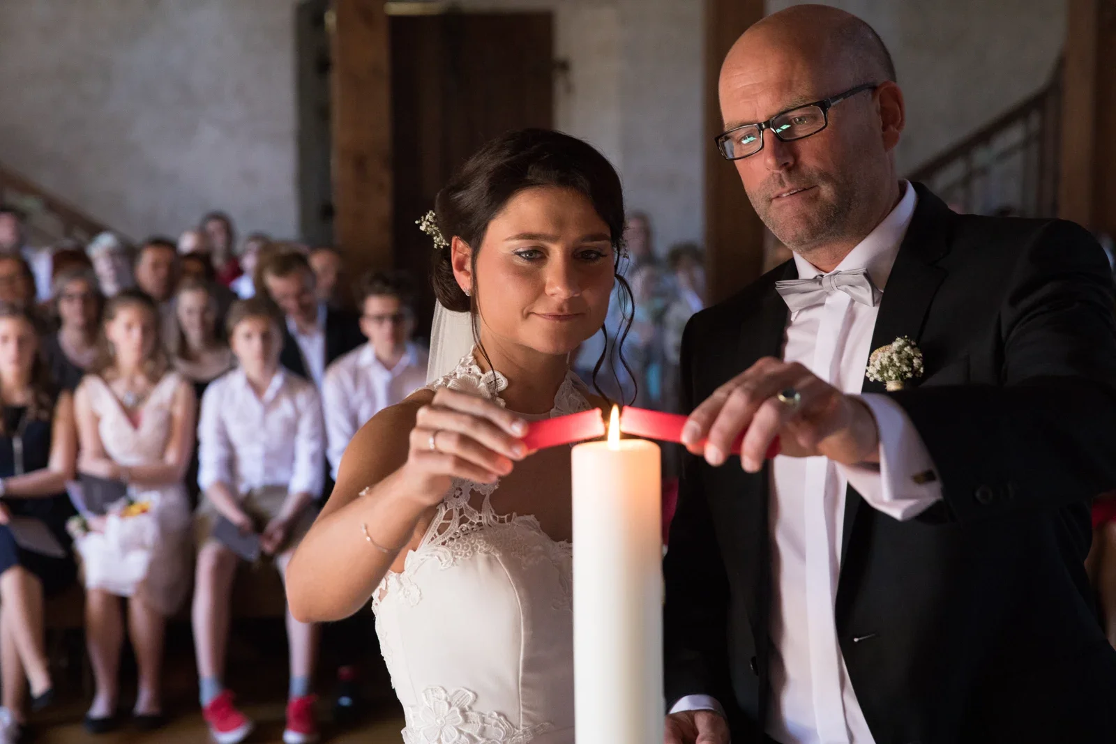 Katja und Ulrick entzünden ihre Hochzeitskerze – Hochzeit von Katja und Ulrick in Großrettbach