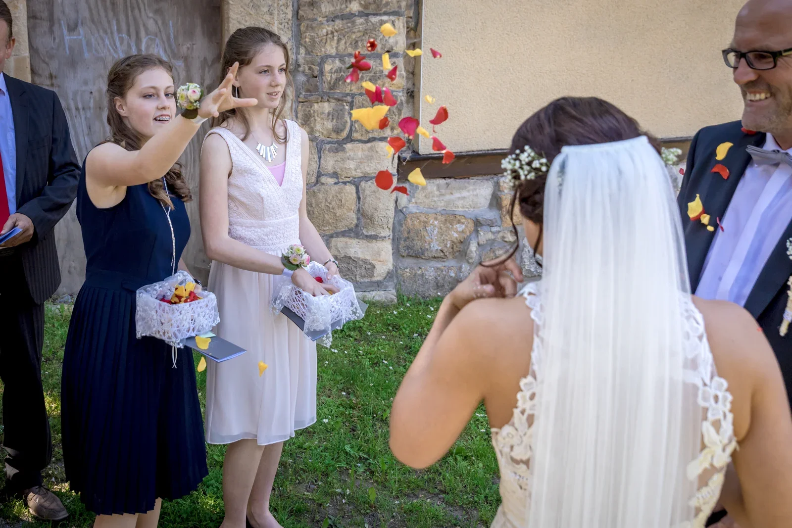 Glückwünsche und Seifenblasen – Hochzeit von Katja und Ulrick in Großrettbach