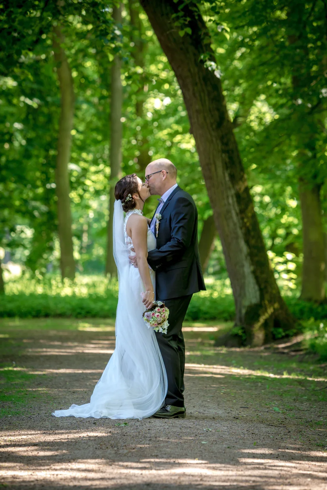 Ein ruhiger Moment beim Paarshooting – Hochzeit von Katja und Ulrick in Großrettbach