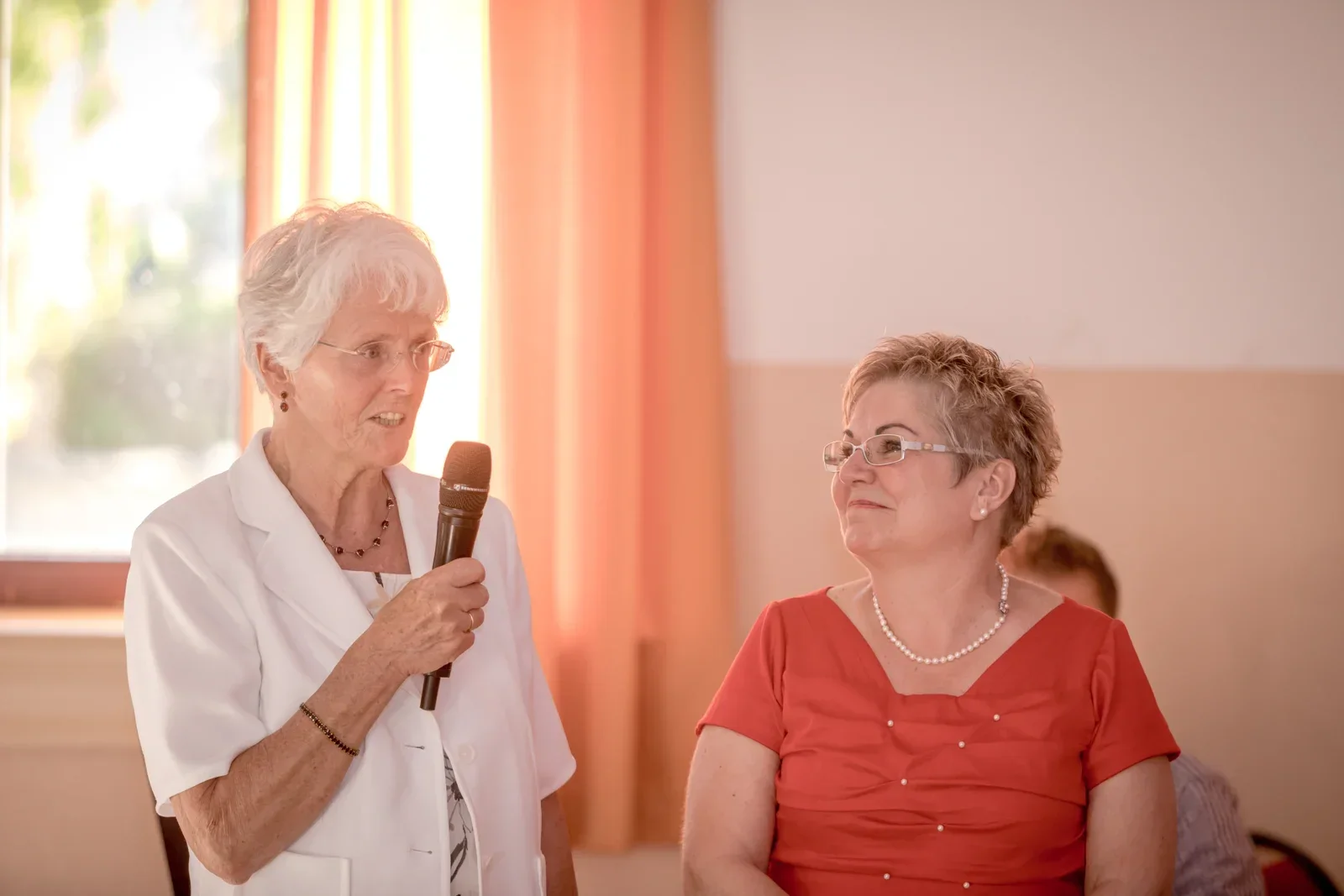 Ulricks Mutter spricht zur Hochzeitsgesellschaft – Hochzeit von Katja und Ulrick in Großrettbach