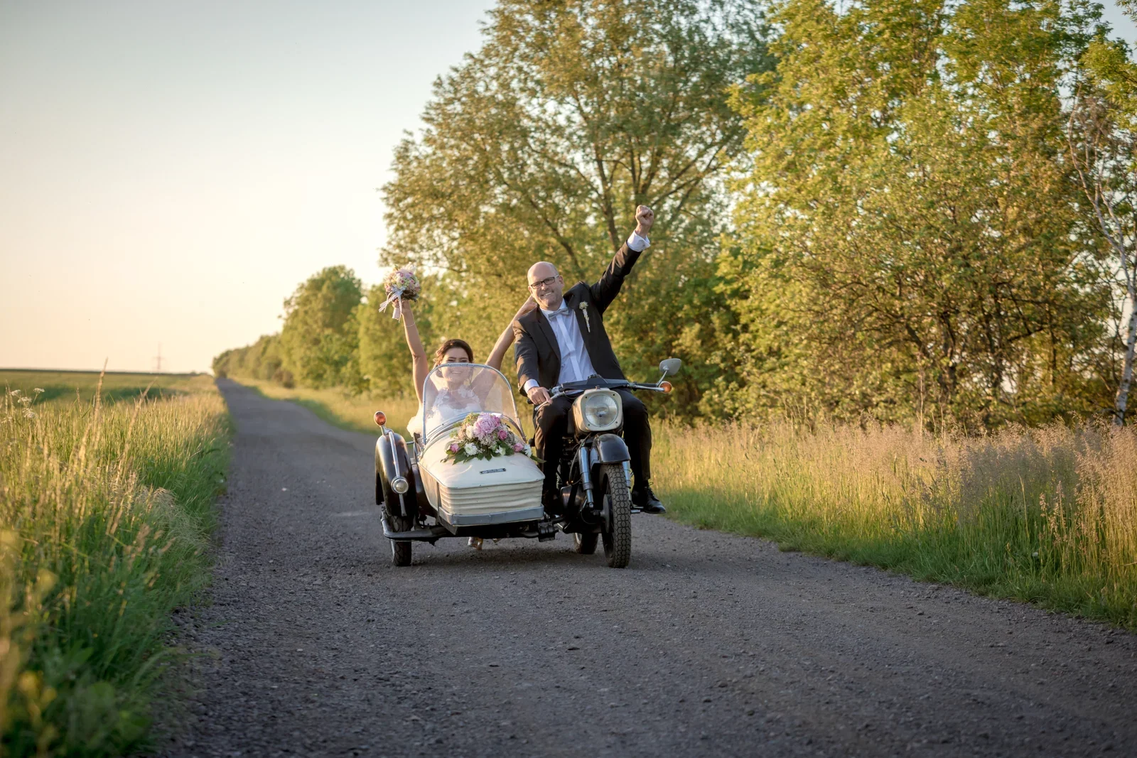 Mit dem Motorradgespann unterwegs – Hochzeit von Katja und Ulrick in Großrettbach